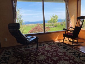 Interior - Sandy Beach, No Bank, Ocean Front Cottage (Kingston)