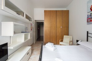 1 bedroom, iron/ironing board, travel crib, free WiFi - ST. PETER'S BASILICA. ESCAPE FOR 2! (Roma)