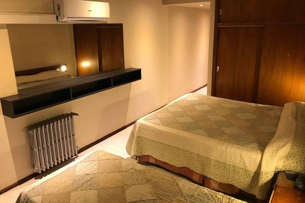 标准三人房 | 遮光窗帘、免费 WiFi、床单