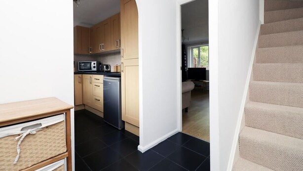 Unclassified image, 1 of 41, button - Lovely 3 bed House in Gloucester (Gloucester)
