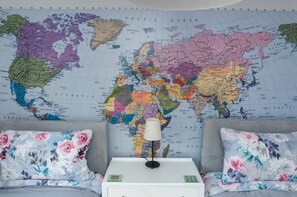 Bañera con ducha, artículos de tocador gratuitos, secador de pelo