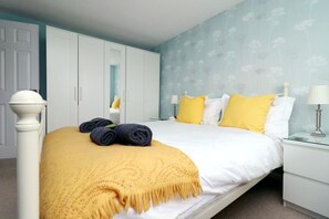 Three-Bedroom House | 3 bedrooms, iron/ironing board, free WiFi, bed sheets - Lovely 3 bed House in Gloucester (Gloucester)