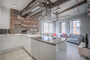 Luxury Apartment (20) | Private kitchen | Full-sized fridge, microwave, oven, stovetop