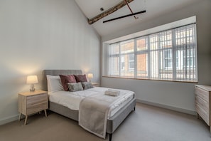 Luxury Apartment (20) | Individually decorated, individually furnished, laptop workspace