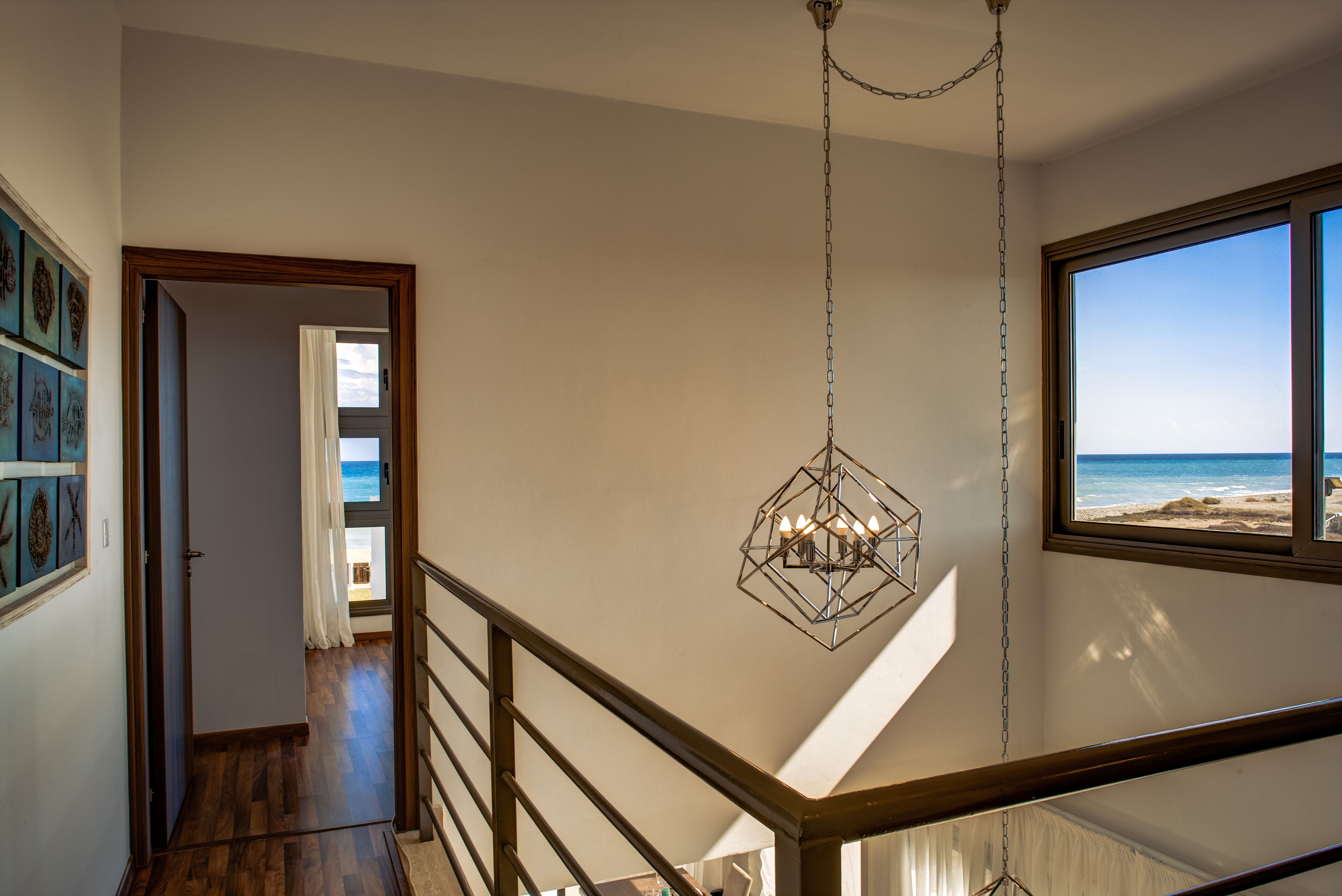 Villa de lujo, 3 habitaciones, alberca privada, vista al mar | Área de sala de estar | Televisión LCD de 40 pulgadas con canales vía satélite y televisión 