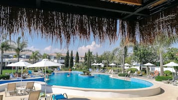 Bar ved poolen