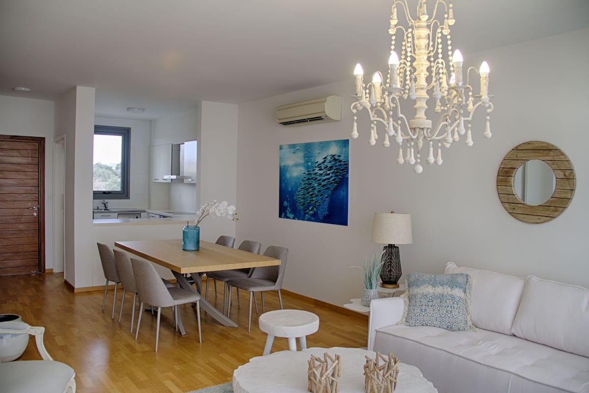 Apartamento superluxo, 3 quartos, sacada | Área de estar | TV LCD 40 polegadas com canais via satélite, TV, brinquedos