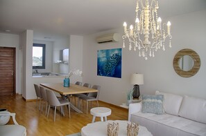 Luxury Apartment, 3 Bedrooms, Balcony | Living area - Atlantis Gardens (Mazotos)