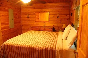 1 slaapkamer, een strijkplank/strijkijzer, gratis wifi, beddengoed