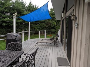 Outdoor dining - Cleves Point Estates Home, Private sandy beach (Greenport)