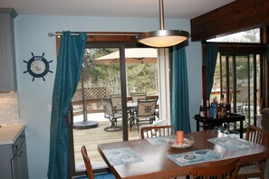 Dining - Cleves Point Estates Home, Private sandy beach (Greenport)
