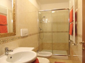 Shower, hair dryer, towels, toilet paper - Your home in Venice (Venezia)