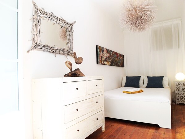 2 bedrooms, iron/ironing board, Internet, bed sheets