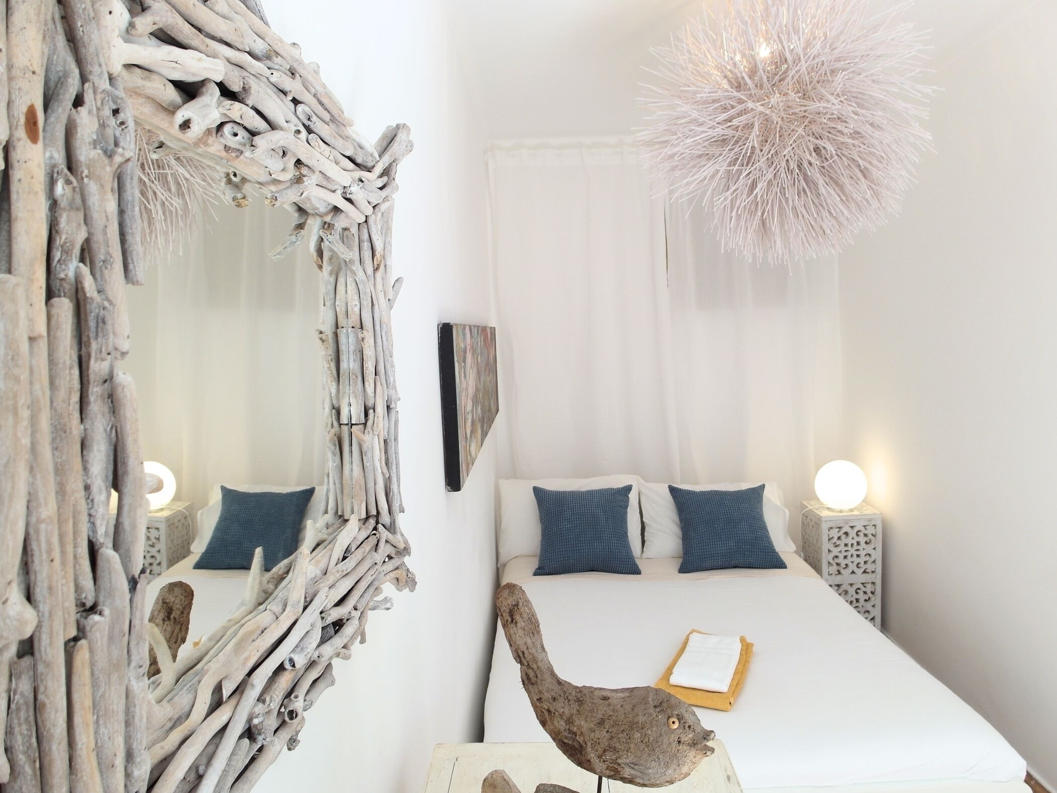 2 bedrooms, iron/ironing board, internet, bed sheets