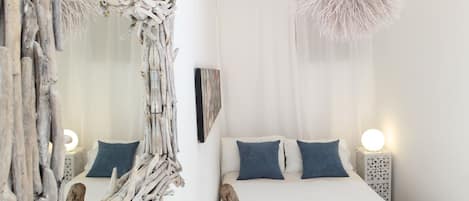 2 bedrooms, iron/ironing board, internet, bed sheets