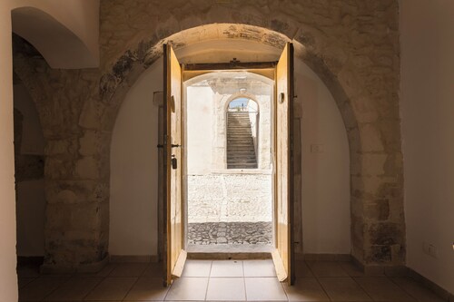 Ganze und herrliche alte sizilianische Villa mit Bauern- und Baronhäusern 