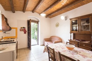 Interior - Sicilian Villa with Manor House and the cottages, swimming pool, tennis, 8 accommodations. (Chiaramonte Gulfi)