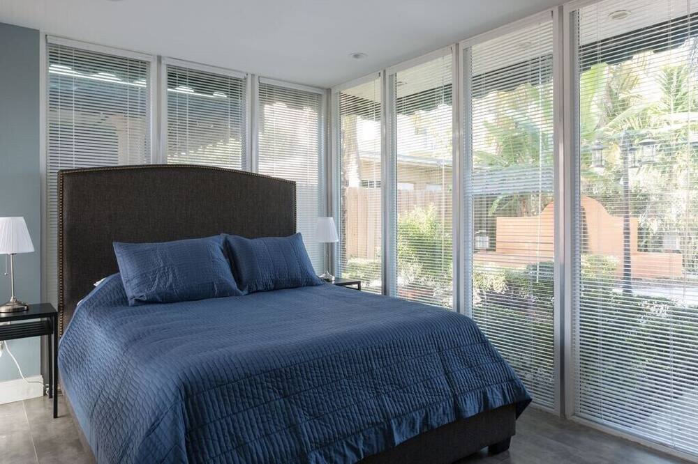 This condominium is a 1 bedroom(s), 1 bathrooms, located in Miami, FL.
