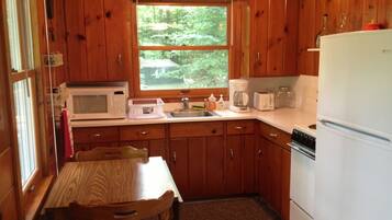 KĂŒhlschrank, Mikrowelle, Ofen, Herdplatte