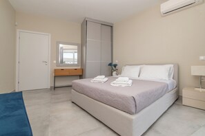 2 bedrooms, iron/ironing board, travel cot, WiFi