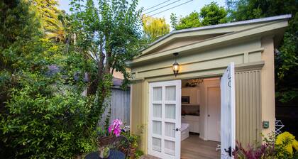 Cozy cottage in upscale Claremont Court