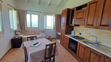 Frigorifero, forno, piano cottura, macchina per tè/caffè