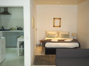 1 bedroom, internet, bed sheets