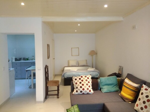 1 bedroom, internet, bed sheets