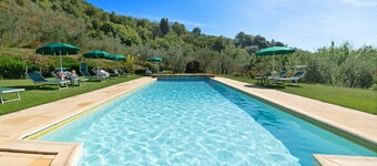 "Fienile" loft in farmhouse, swim pool, pvt terrace with stunning view