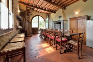 Dining - "Fienile" loft in farmhouse, swim pool, pvt terrace with stunning view (via Millepini 15, Loro Ciuffenna)