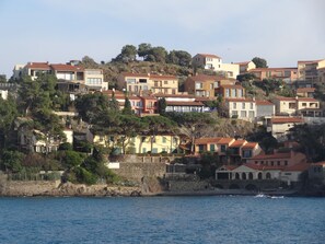Exterior - Collioure: beautiful apartment classified ***, quiet, swimming pool, garden, private parking (Collioure)