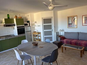 Interior - Collioure: beautiful apartment classified ***, quiet, swimming pool, garden, private parking (Collioure)