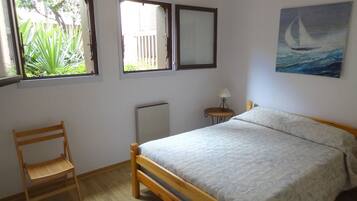 2 bedrooms, iron/ironing board, free WiFi