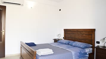 1 habitación, tabla de planchar con plancha, wifi gratis y ropa de cama
