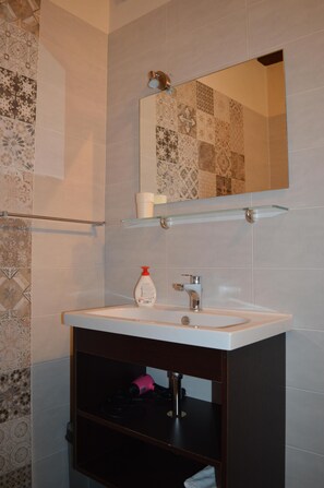 Hair dryer, towels