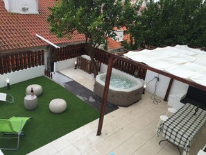 Outdoor spa tub - Welcome to Maria Terrace Lisbon (Lisboa)