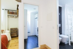 1 chambre, fer et planche à repasser, accès Internet, draps fournis