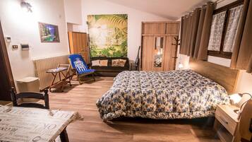 2 Schlafzimmer, Schreibtisch, schallisolierte Zimmer