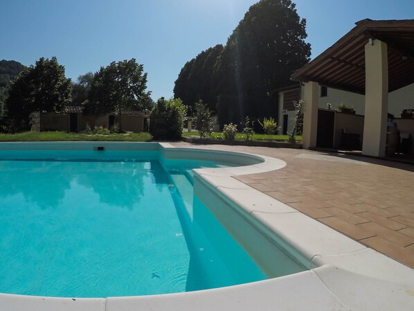 Outdoor pool - CASALE LA FATA, SMEMORINA splendid apartment facing the pool, sleeps 5 (camaiore)