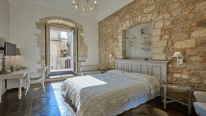 1 bedroom, in-room safe, desk, free WiFi