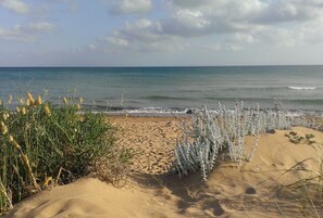 Plage à proximité, chaises longues