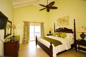 13 habitaciones, caja de seguridad en la habitación y escritorio 