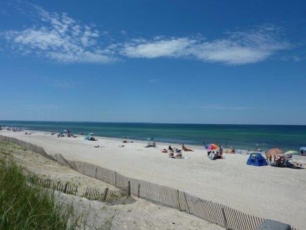 Una playa cerca