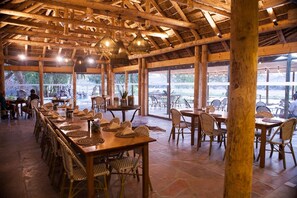Breakfast, lunch and dinner served - Norotshama River Resort (Aussenkehr)