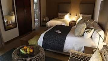 Minibar, desk, free WiFi, bed sheets