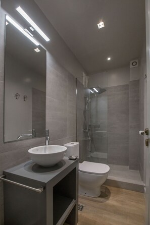 Comfort-Apartment, 1 Schlafzimmer | Badezimmer | Dusche, kostenlose Toilettenartikel, Haartrockner, Handtücher