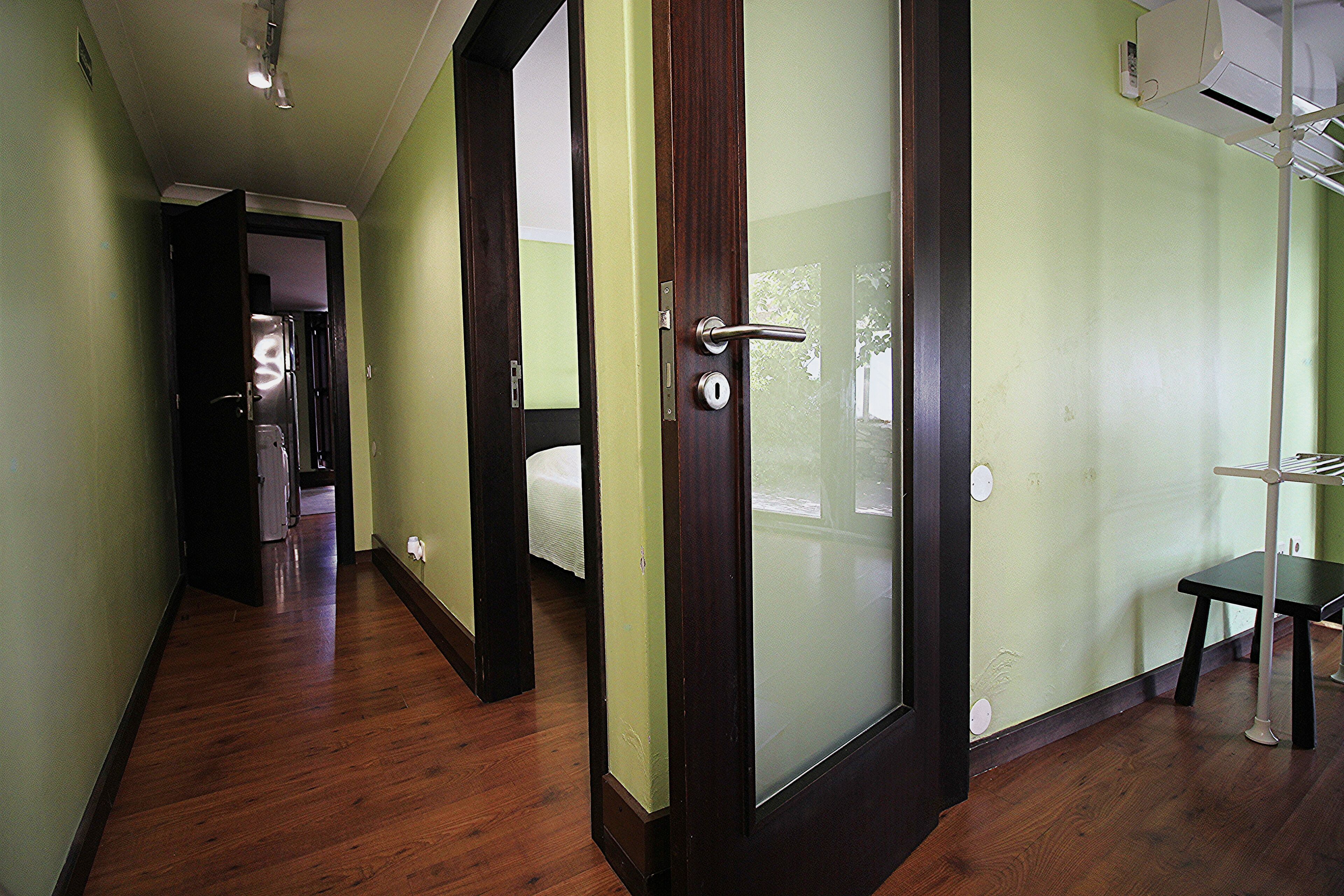 3 habitaciones, tabla de planchar con plancha y wifi gratis 