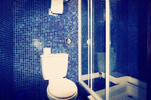 Bathtub, hair dryer, towels, toilet paper