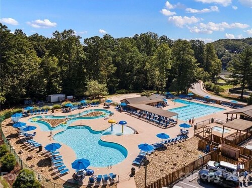 Noll House by Carolina Properties - Close to Resort Amenities, Mother's Day Stay