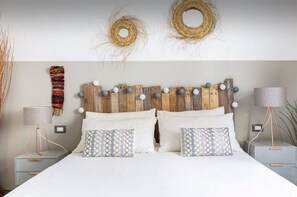 1 dormitorio, escritorio, tabla de planchar con plancha y wifi